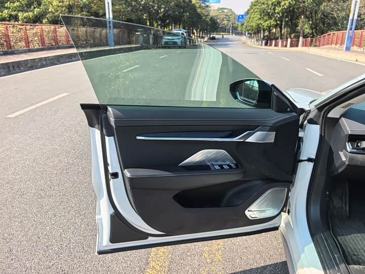 Фото 4 - Zeekr 001