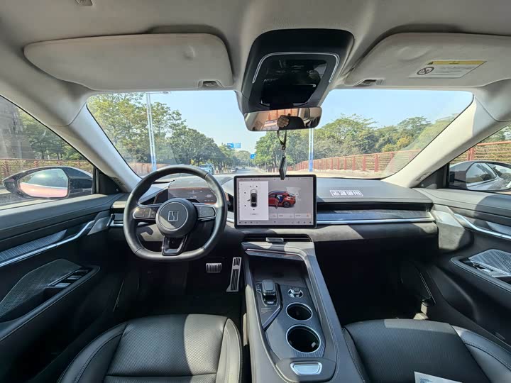 Фото 6 - Zeekr 001