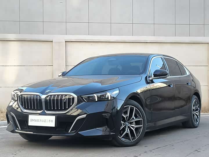 Фото 2 - BMW i5