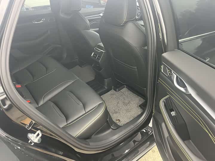 Фото 4 - Geely Preface