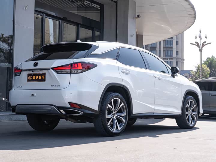 Фото 3 - Lexus RX