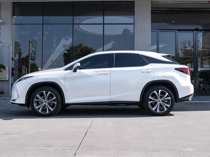 Фото 4 - Lexus RX