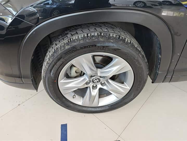 Фото 6 - Toyota Highlander