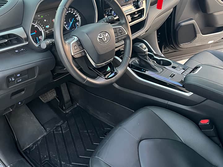 Фото 7 - Toyota Highlander