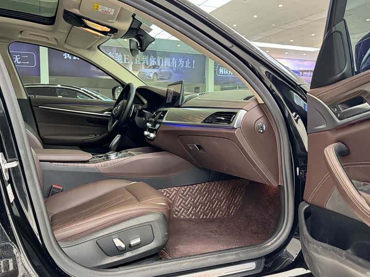 Фото 8 - BMW 5 Series