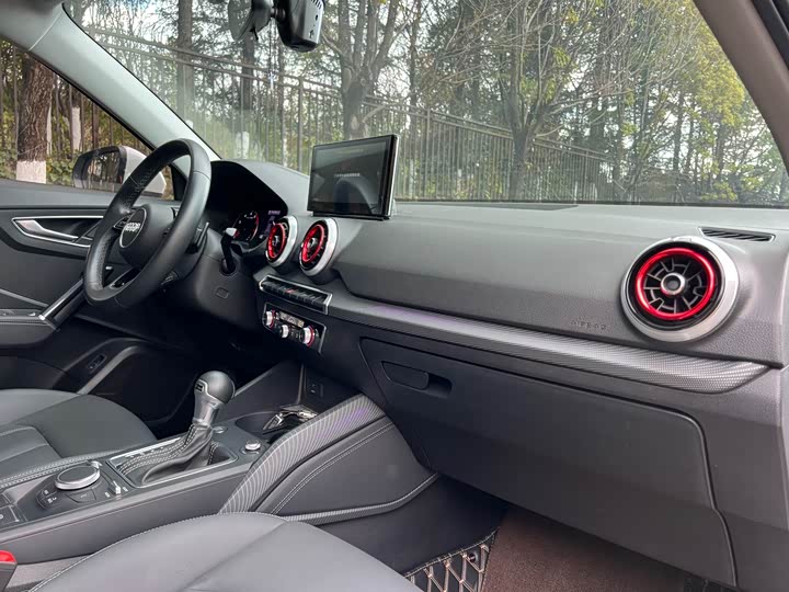 Фото 9 - Audi Q2L