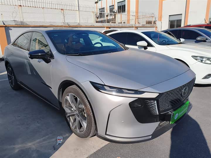 Фото 3 - Mazda EZ-6