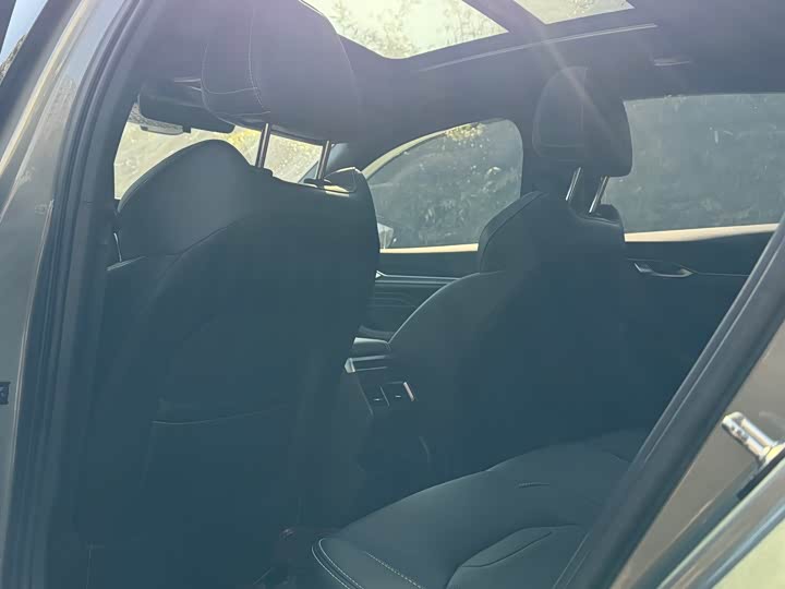 Фото 8 - Geely Preface