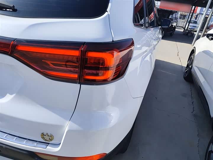 Фото 8 - Changan CS75