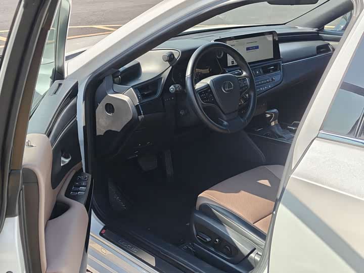 Фото 4 - Lexus ES