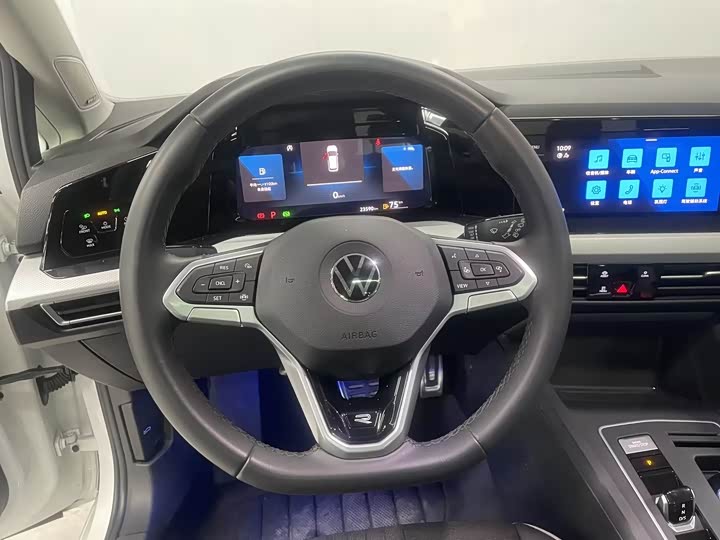 Фото 9 - Volkswagen Golf