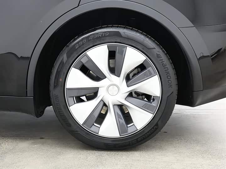 Фото 9 - Tesla Model Y