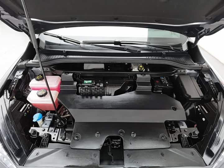 Фото 6 - MG Motor 4 EV