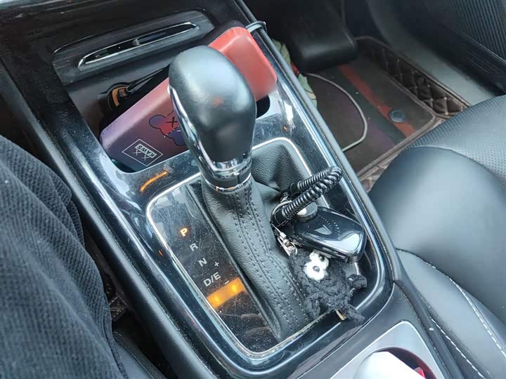 Фото 7 - Roewe i5