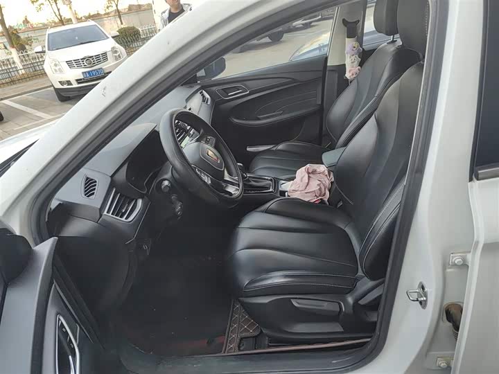 Фото 8 - Roewe i5