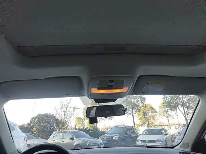 Фото 9 - Roewe i5