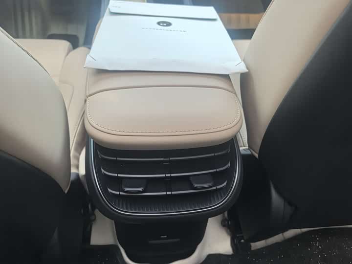 Фото 8 - Nio ET5T