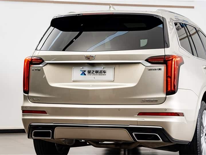 Фото 8 - Cadillac XT6