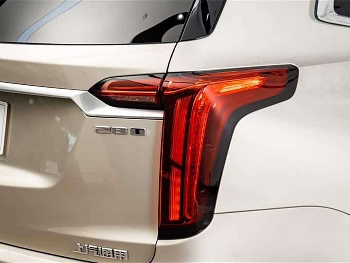 Фото 9 - Cadillac XT6