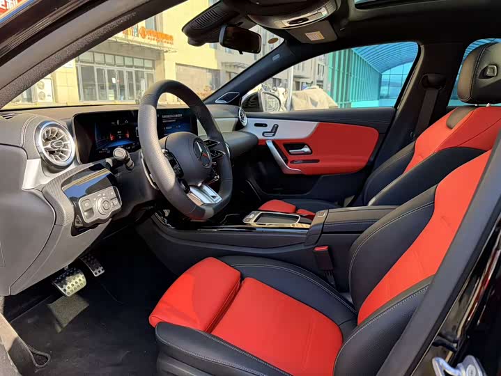 Фото 9 - Mercedes-Benz A-Class AMG