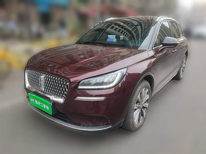 Фото 2 - Lincoln Corsair