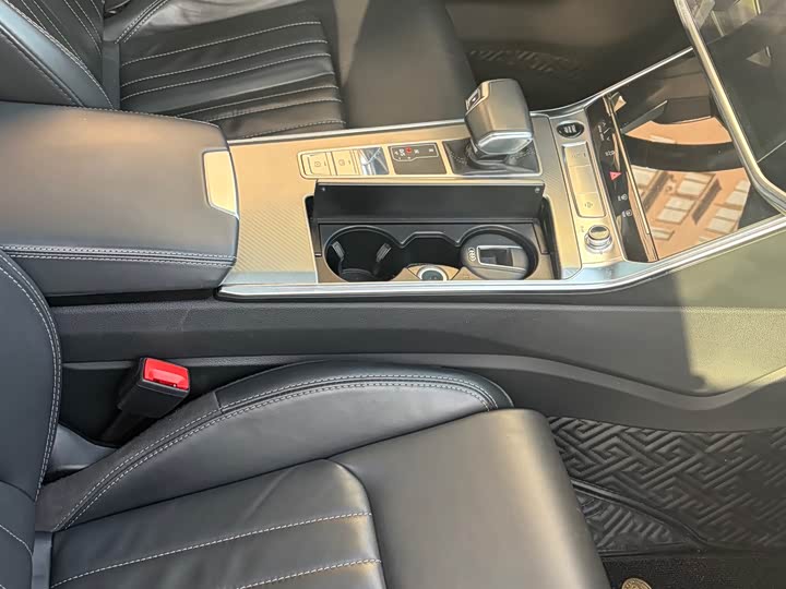 Фото 4 - Audi A6L