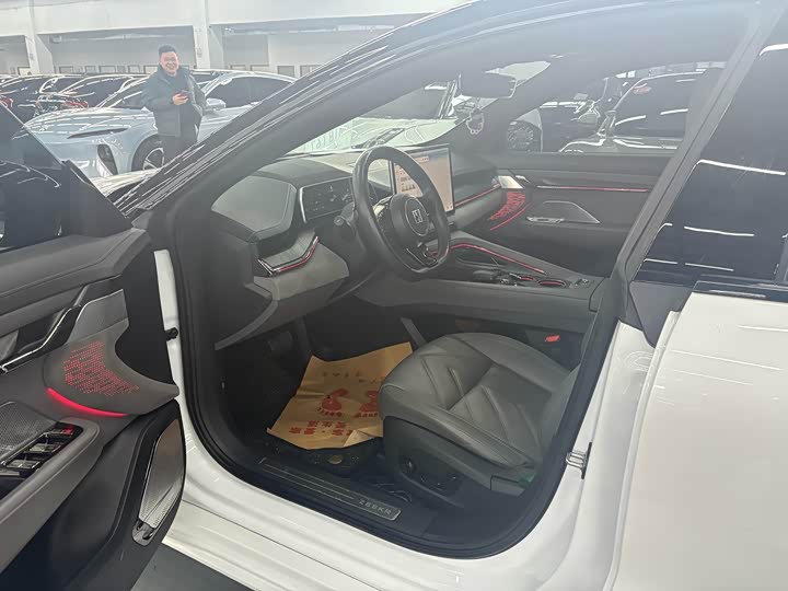 Фото 4 - Zeekr 001