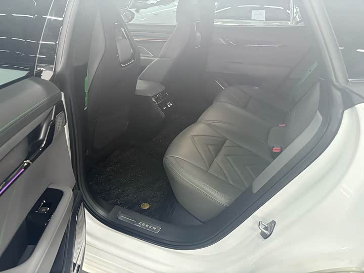 Фото 7 - Zeekr 001