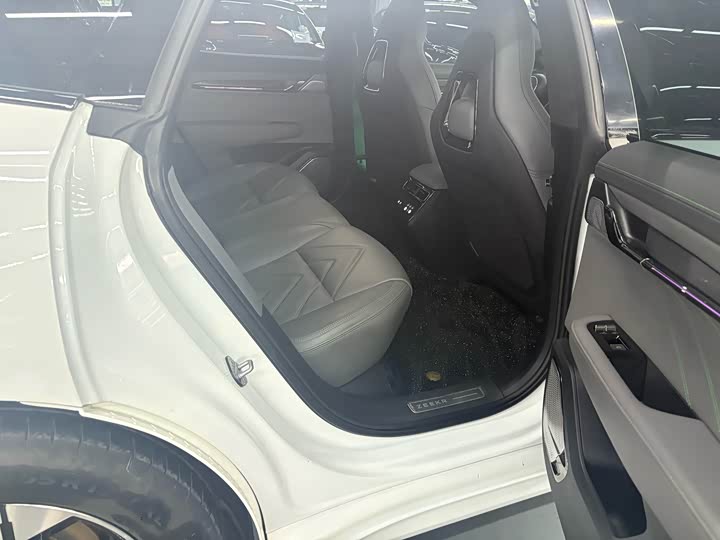 Фото 9 - Zeekr 001