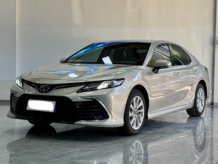 Фото 1 - Toyota Camry