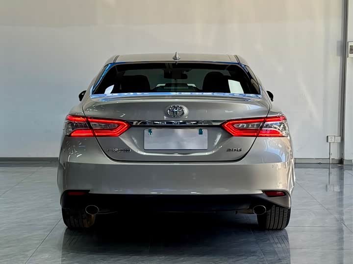 Фото 3 - Toyota Camry