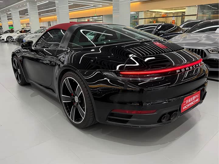 Фото 4 - Porsche 911