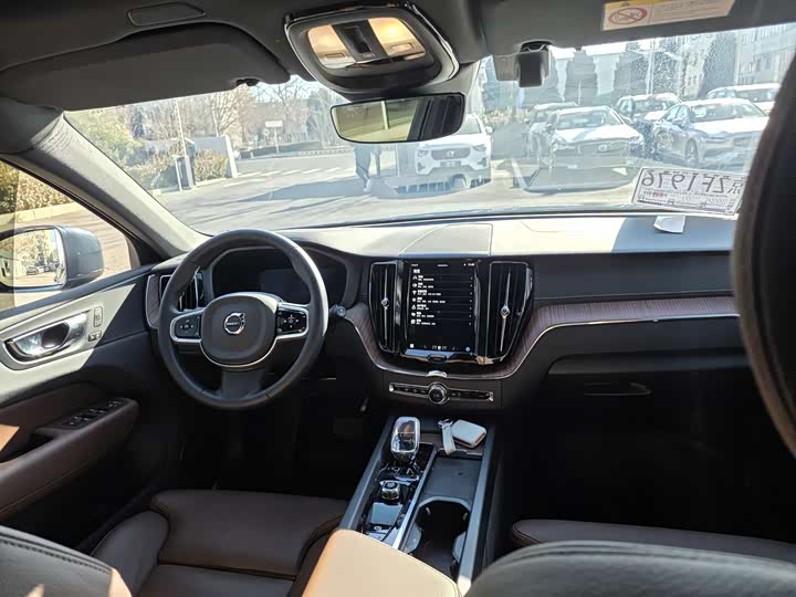 Фото 9 - Volvo XC60 Hybrid