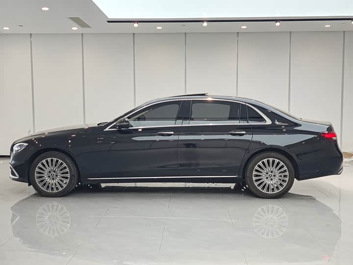 Фото 3 - Mercedes-Benz E-Class