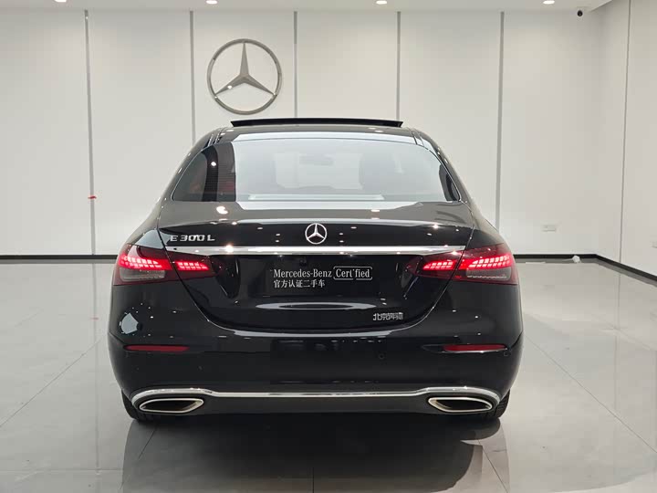 Фото 4 - Mercedes-Benz E-Class