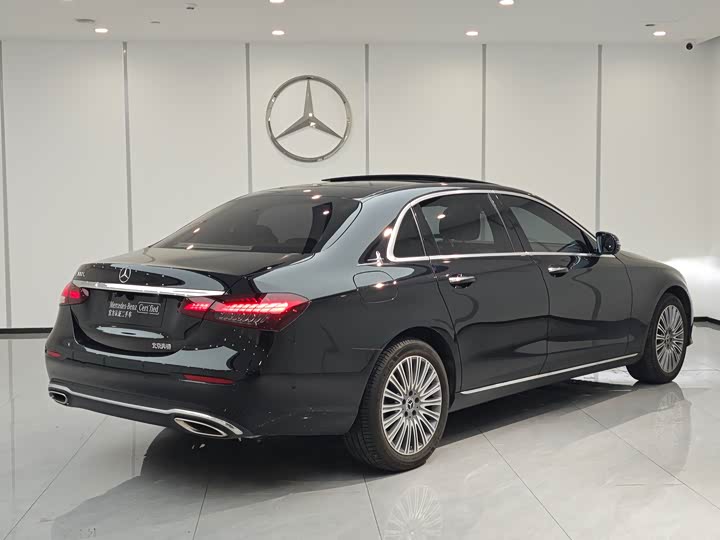 Фото 5 - Mercedes-Benz E-Class