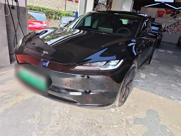 Фото 1 - Tesla Model 3
