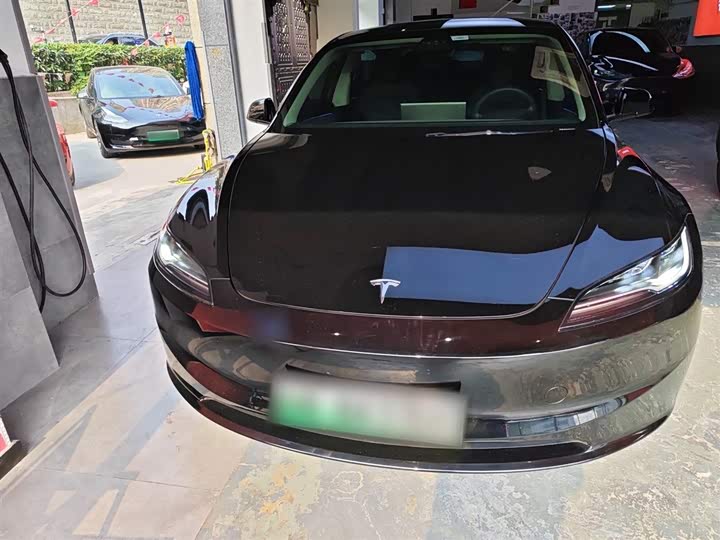 Фото 3 - Tesla Model 3