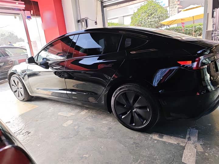 Фото 5 - Tesla Model 3