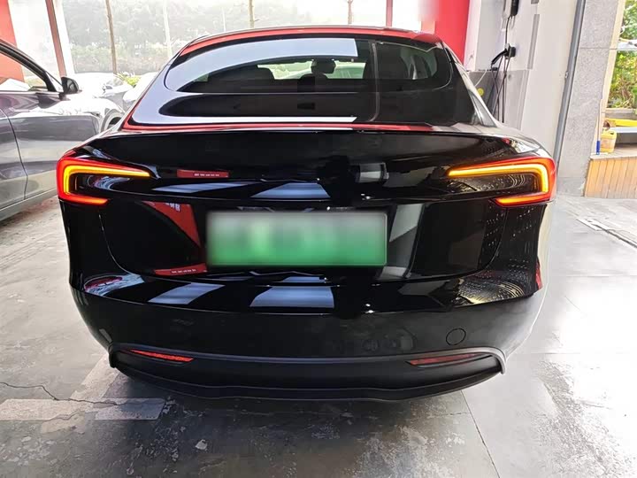 Фото 6 - Tesla Model 3