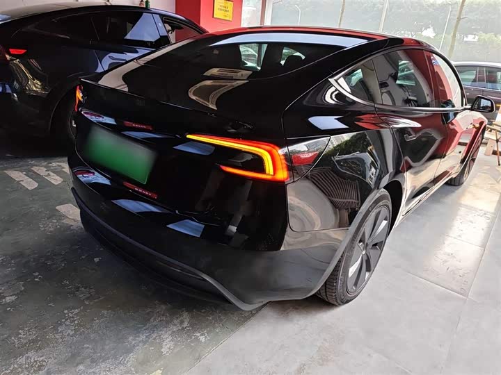 Фото 7 - Tesla Model 3