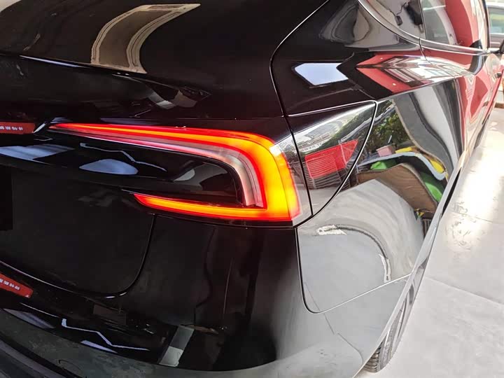 Фото 8 - Tesla Model 3