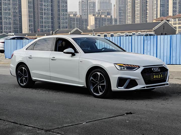 Фото 2 - Audi A4L