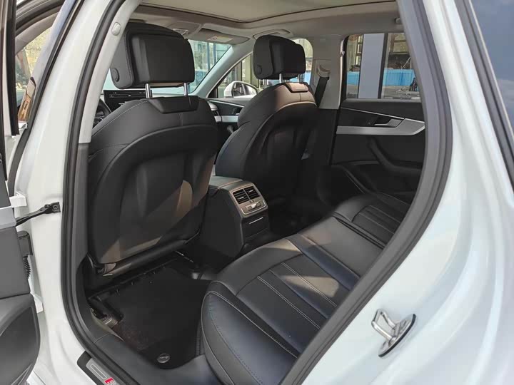 Фото 4 - Audi A4L