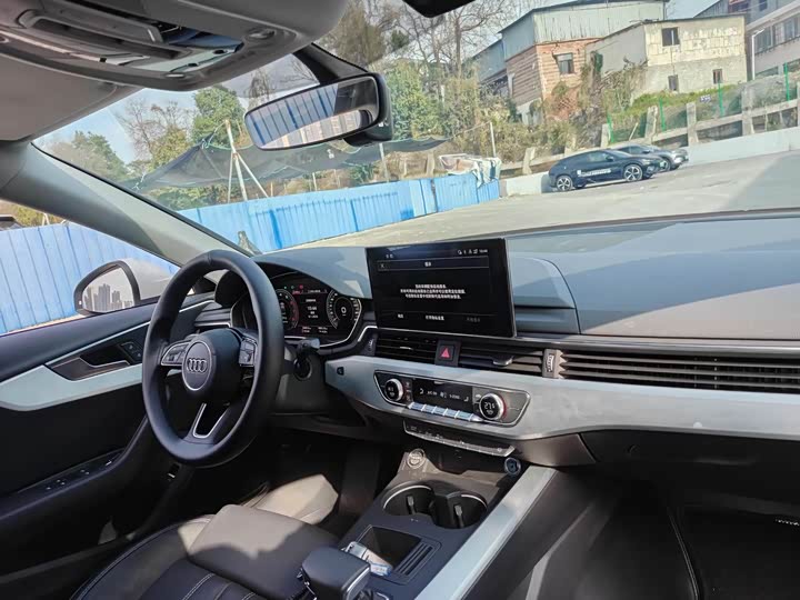 Фото 5 - Audi A4L