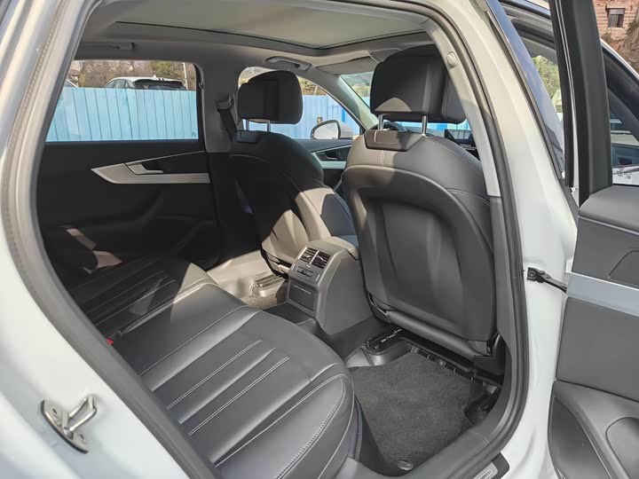 Фото 9 - Audi A4L