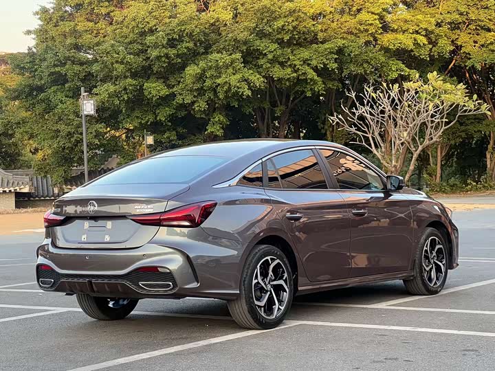 Фото 6 - MG Motor 5