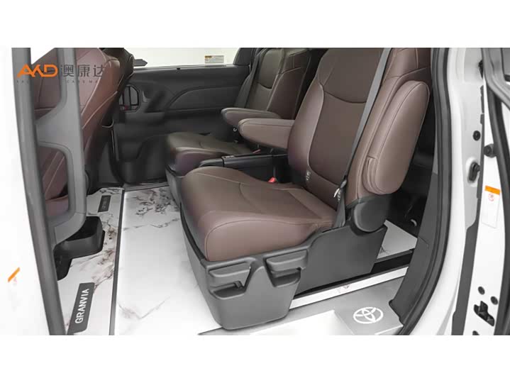 Фото 7 - Toyota Granvia