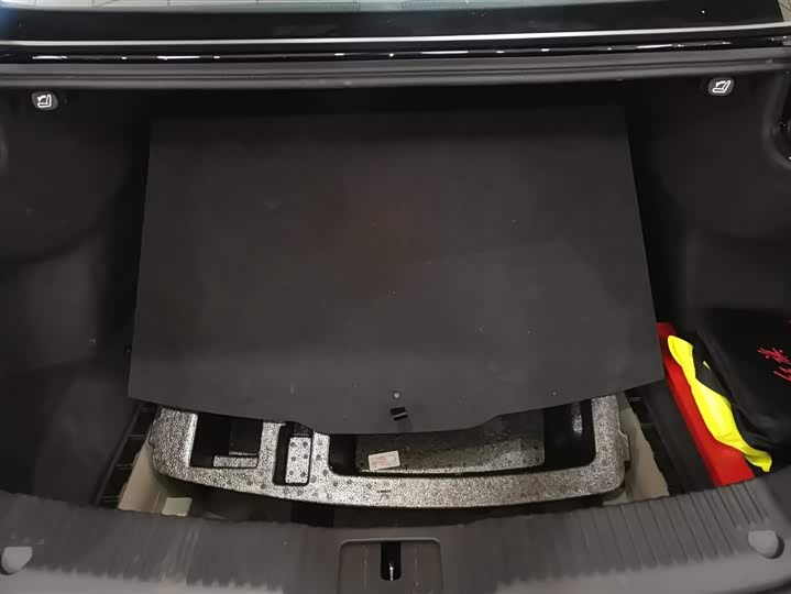 Фото 4 - Hongqi H5