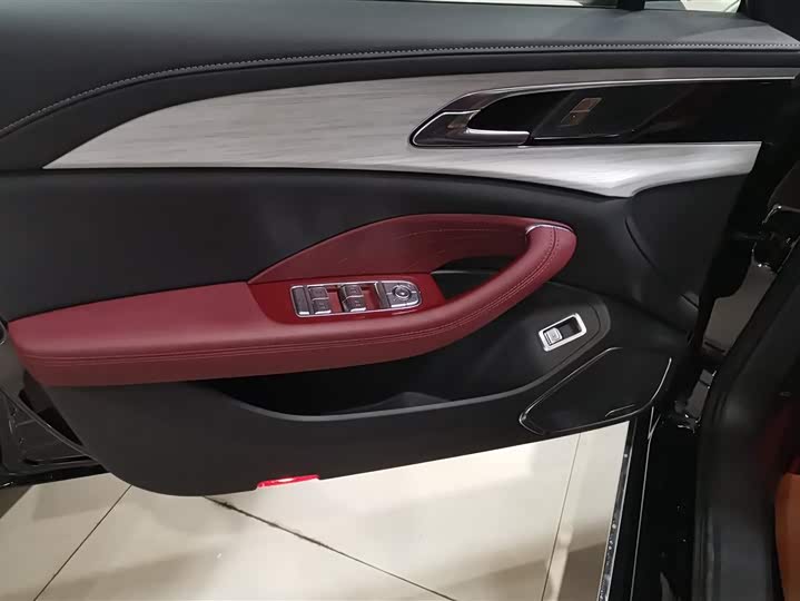 Фото 7 - Hongqi H5